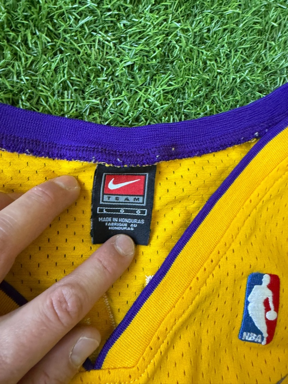 Nike Yellow and Purple Los Angeles Lakers Kobe Bryant #8 Jersey Size Large - Picture 2 of 3